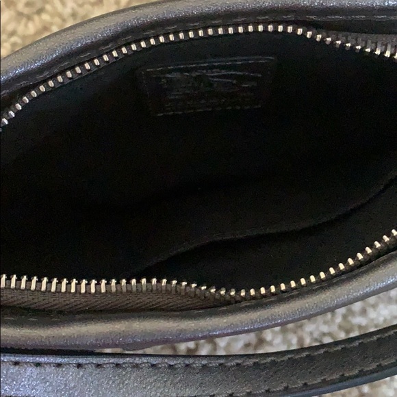 NWOT Authentic 2008 Burberry clutch with keychain - Picture 7 of 12